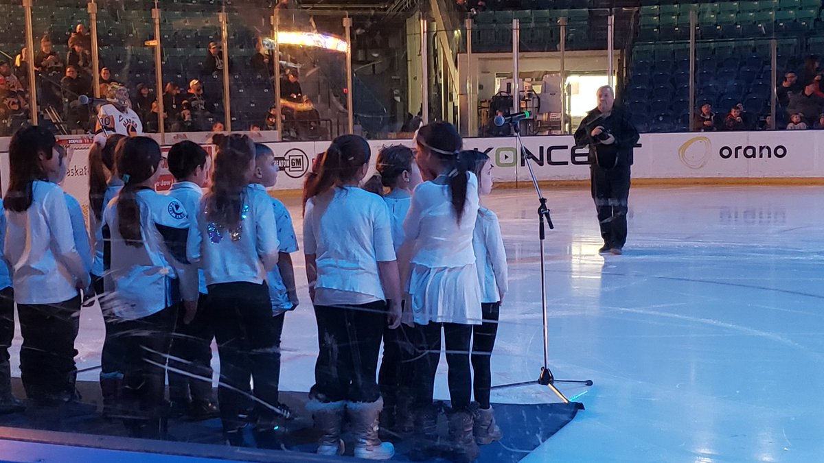 von_walt's tweet photo. Watched alex sing at blades game. Wife &amp; i had a great time.( blades won!) https://t.co/Hjs7PyZyOi