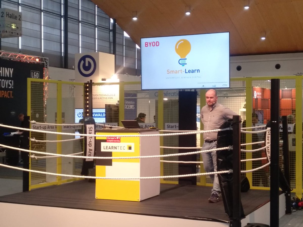 smartlearnapp's tweet photo. Unser #SmartLearn Team Oliver und Lenny sind für Sie da für Fragen und Antworten. Kommen Sie vorbei und probieren Sie aus! #LearnTec2020 https://t.co/4jkBbjvOhQ