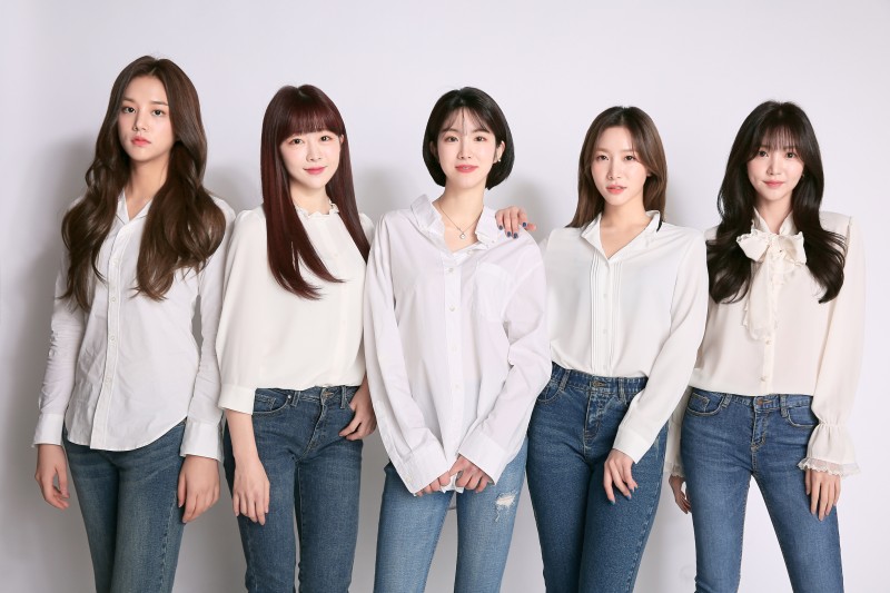LBSO54's tweet photo. 특별한 프로필 촬영 ＃라붐
출처:인생비주얼사진관 https://t.co/eUf5iDD1zj