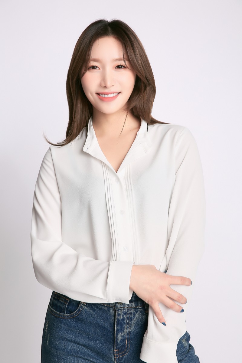 LBSO54's tweet photo. 특별한 프로필 촬영 ＃라붐 ＃소연 https://t.co/YKvQDncaks