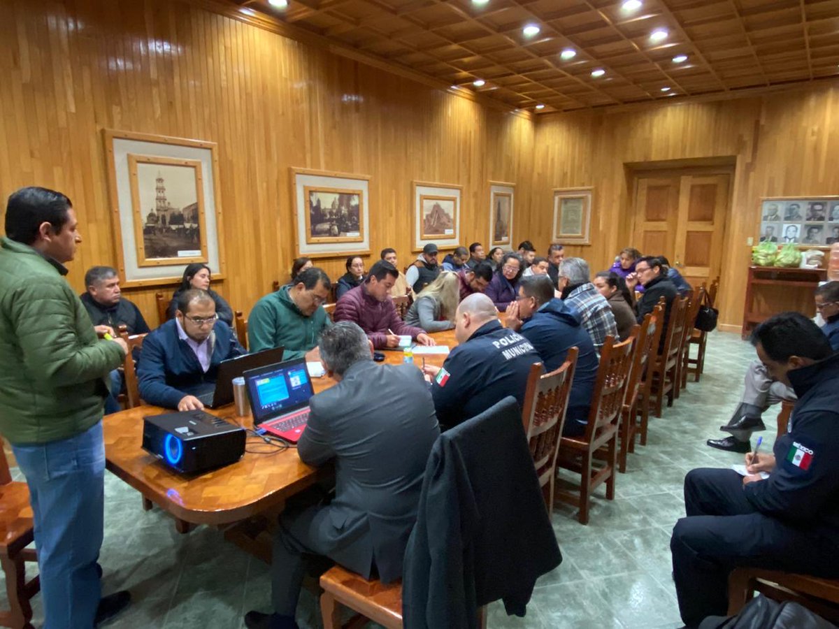 LaloMaldonadoSF's tweet photo. Iniciamos actividades del día con reunión semanal de Directores y Jefes de Área de la administración municipal para seguimiento a las acciones de gobierno encaminadas al progreso de #SanFelipe
#SanFelipeesProgreso
#UnionTradicionyProgreso https://t.co/HEDYC7orFb
