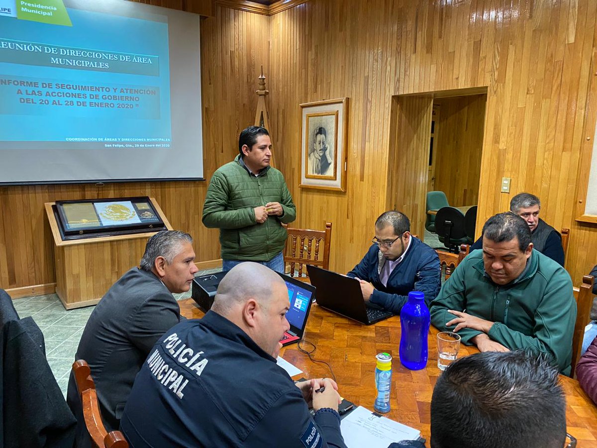 LaloMaldonadoSF's tweet photo. Iniciamos actividades del día con reunión semanal de Directores y Jefes de Área de la administración municipal para seguimiento a las acciones de gobierno encaminadas al progreso de #SanFelipe
#SanFelipeesProgreso
#UnionTradicionyProgreso https://t.co/HEDYC7orFb