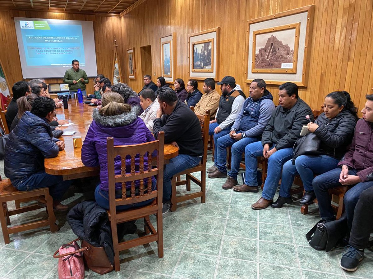 LaloMaldonadoSF's tweet photo. Iniciamos actividades del día con reunión semanal de Directores y Jefes de Área de la administración municipal para seguimiento a las acciones de gobierno encaminadas al progreso de #SanFelipe
#SanFelipeesProgreso
#UnionTradicionyProgreso https://t.co/HEDYC7orFb