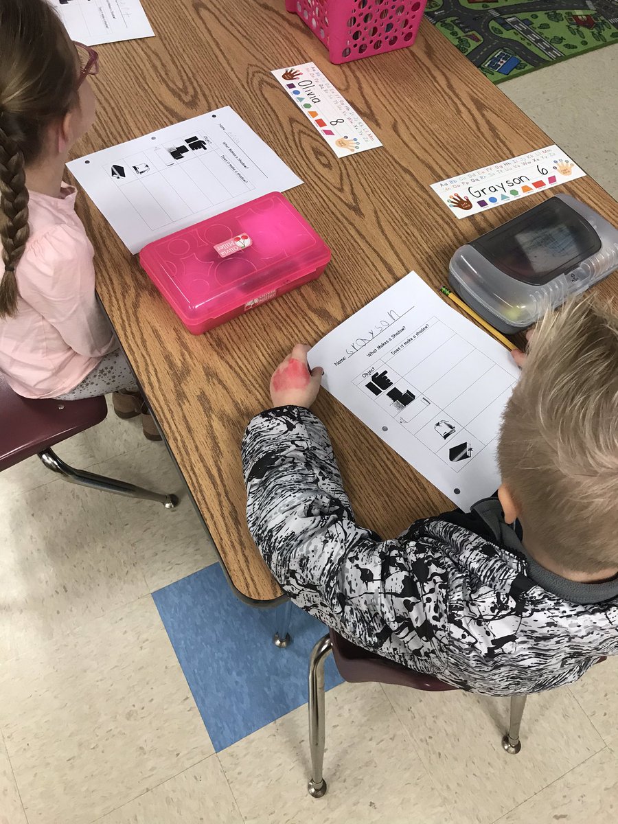 TracySpain8's tweet image. Kindergarten students investigated shadows today! The sun wasn’t out but we made shadows with artificial light! #everychildeveryday #TeachInspireGrow #ItsAnExperience @TheParkSPESelem @HCPS_Innovates @HenricoSchools @ExEdHcps