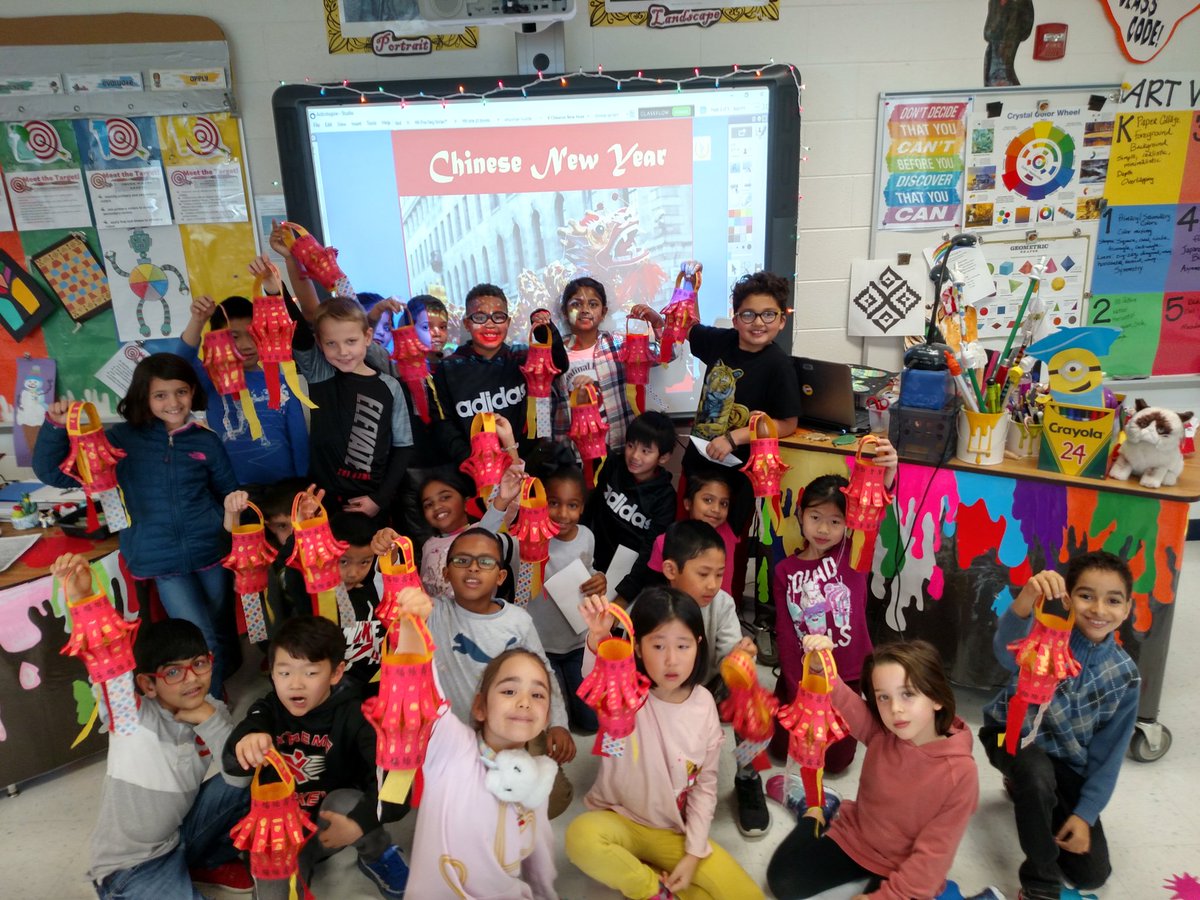 LaneBolyardART's tweet photo. Happy New Year! 🐀🐲 2nd graders were so excited to learn about the traditions and celebrations for the Chinese New Year &amp; Lantern Festival! They created Chinese Lanterns using A/B patterns with lines &amp; shapes in gold paint! A dragon hides inside their lanterns! #YearoftheRat https://t.co/mcRyMKOi8Z
