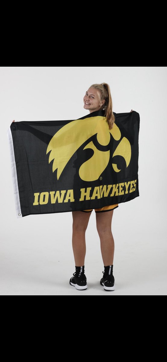 sydneyaffolter1's tweet photo. whatsup hawkeye nation.... committed💛🖤 https://t.co/tWDUTxZeYC