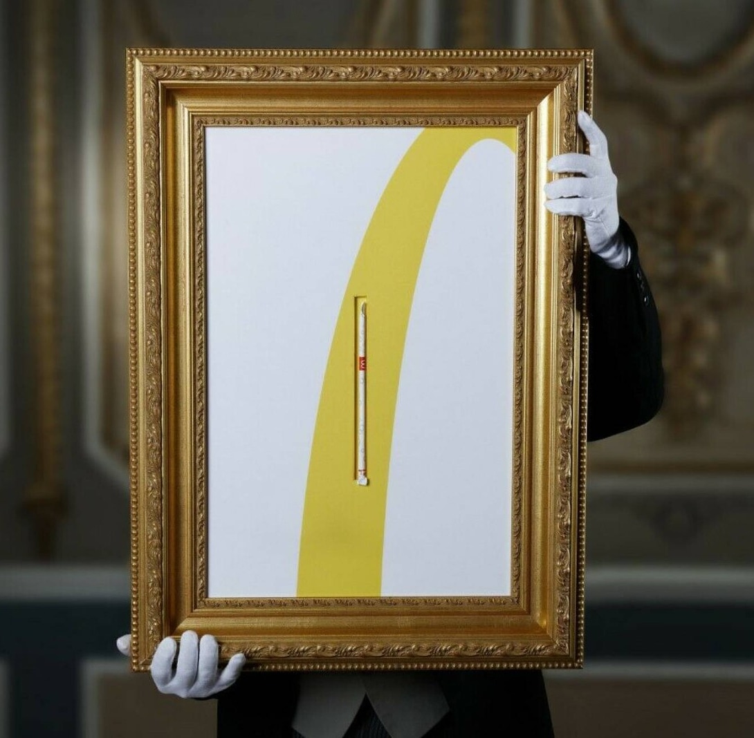 McDonald's pone a subasta la ÚLTIMA pajita de plástico. La marca se compromete con el medio ambiente y solo servirá pajitas de papel. La subasta está en <a href="/eBayESP/">eBay España</a> y va por 31.500€. Lo que ganen se destinará a su fundación infantil... ¡Muy bien <a href="/mcdonalds/">McDonald's</a>! ♻