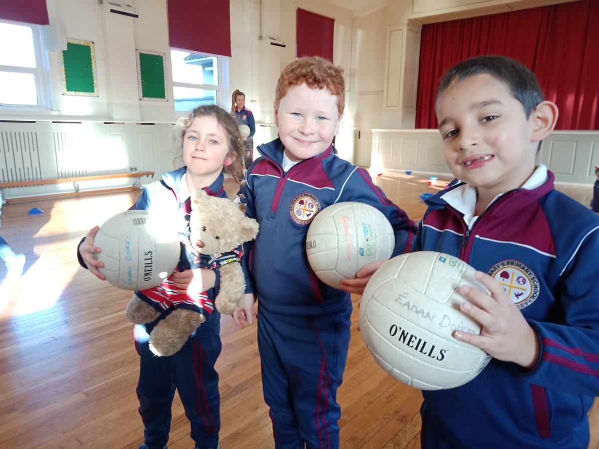 SIRoom13's tweet photo. Matteo came to GAA training with us this week! #GlobalEdTed https://t.co/oFW8bPmGLr