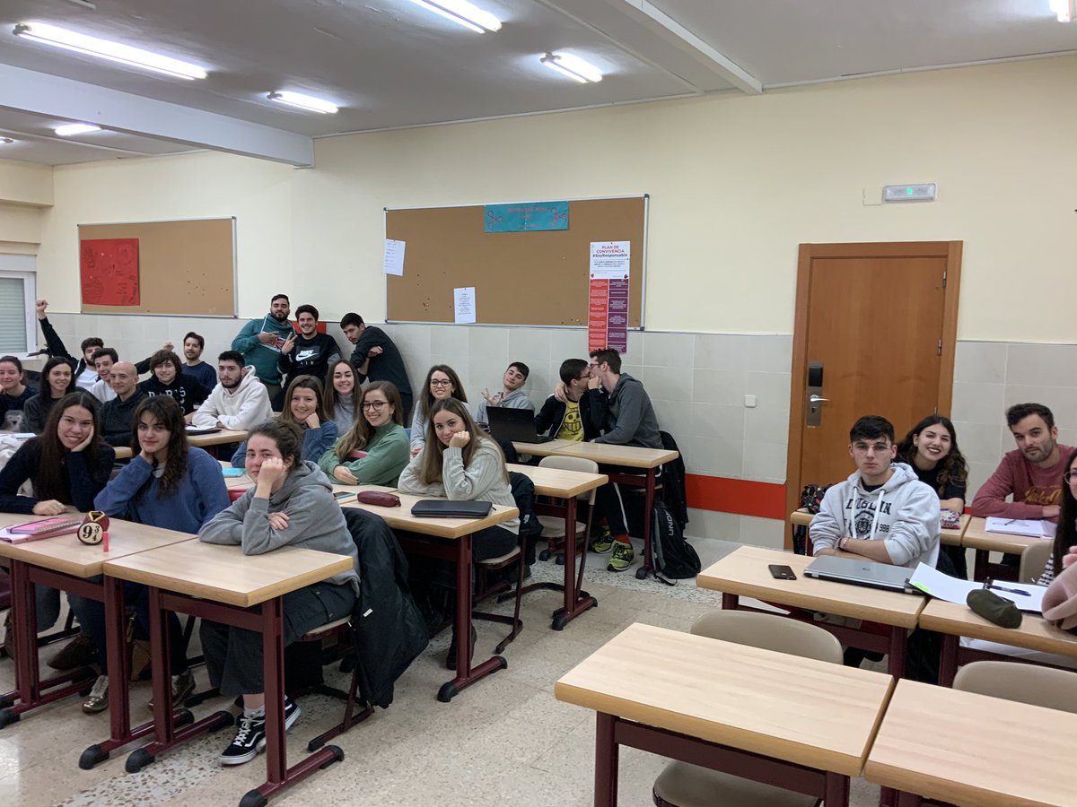 lourdesdemiguel's tweet photo. Comenzamos #InnovaEP ¡Encantada de volver a ver a los estudiantes de 2º de Grado de Primaria! @cucc_educacion #SoyCUCC https://t.co/4tuqGOGHIu