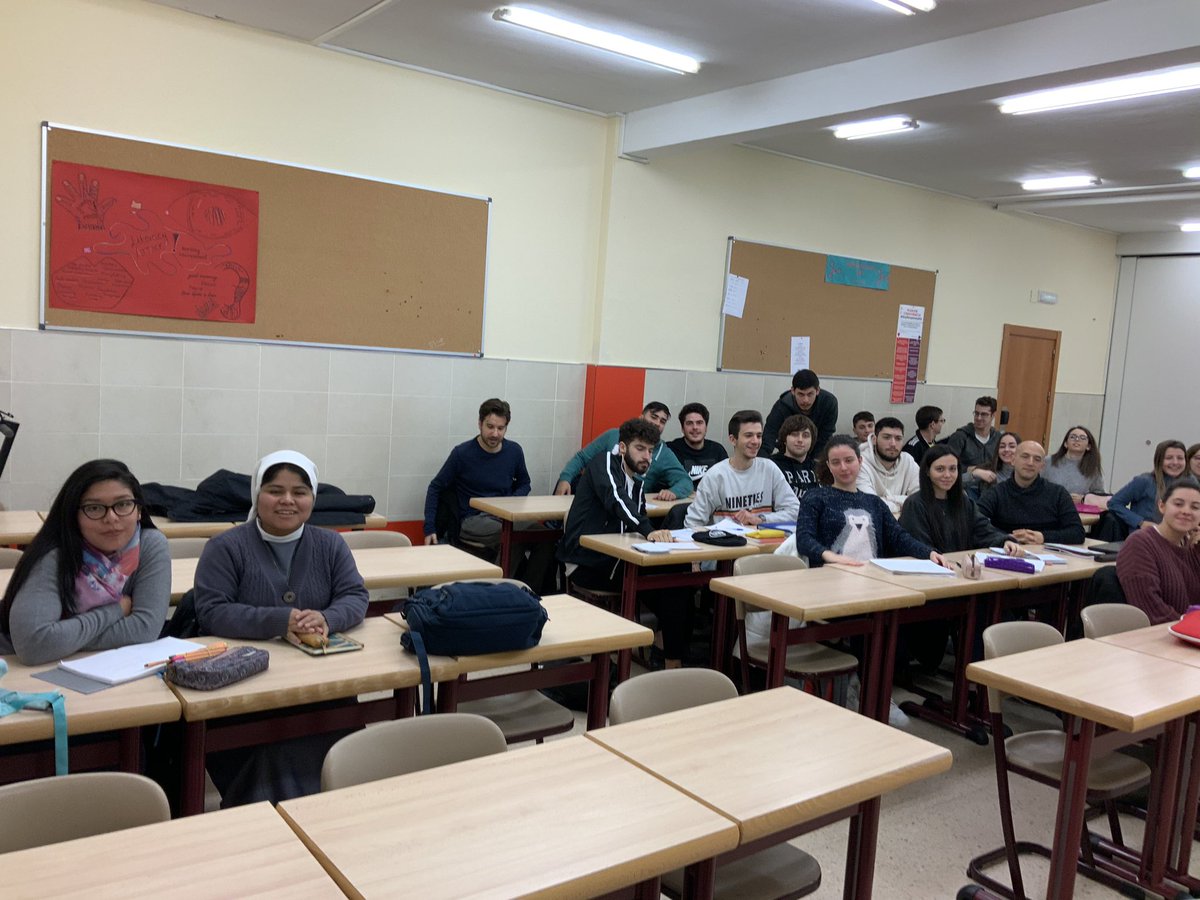 lourdesdemiguel's tweet photo. Comenzamos #InnovaEP ¡Encantada de volver a ver a los estudiantes de 2º de Grado de Primaria! @cucc_educacion #SoyCUCC https://t.co/4tuqGOGHIu