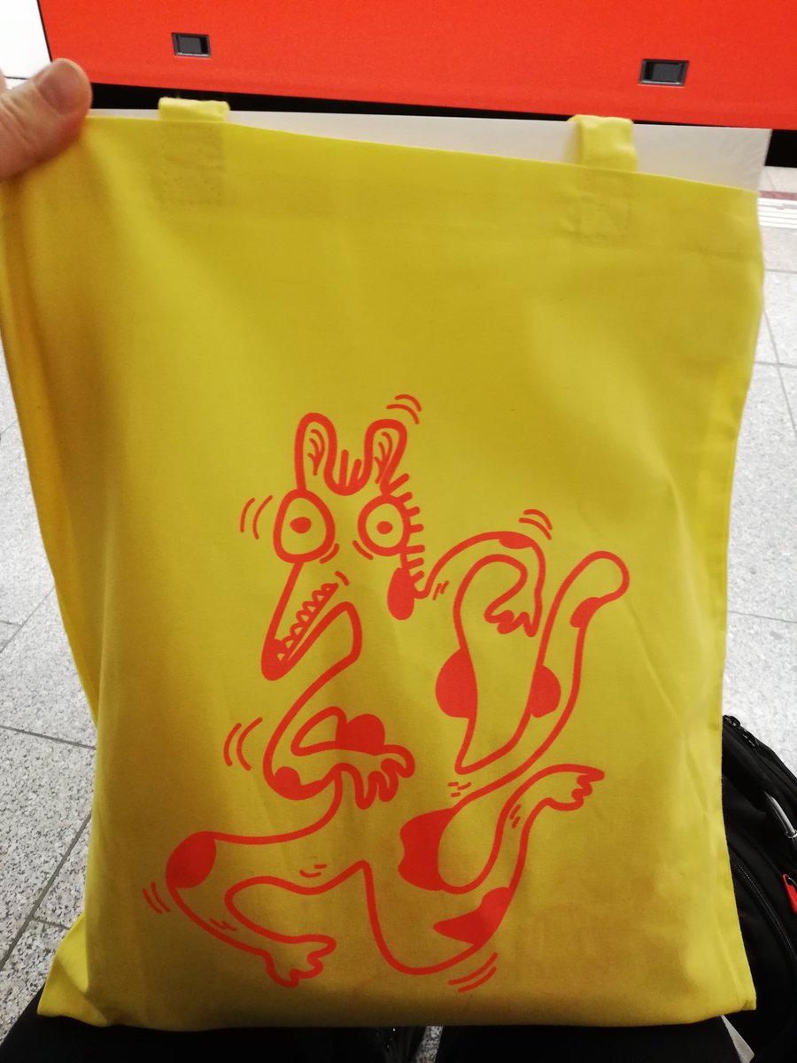 Koeya14's tweet photo. Yesterday I made a trippy bag at the screen printing course. Using neon pink. Because.
Now I am able to use the workshop at all times for my neon coloured endavours, yay. #bear #griaffe #whoknows #screenprint https://t.co/HjEu9Ylg3b