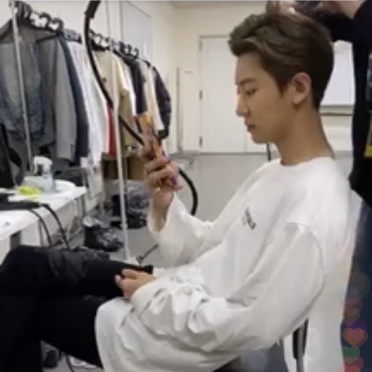 lowqualityloey's tweet image. hair up                                      hair down