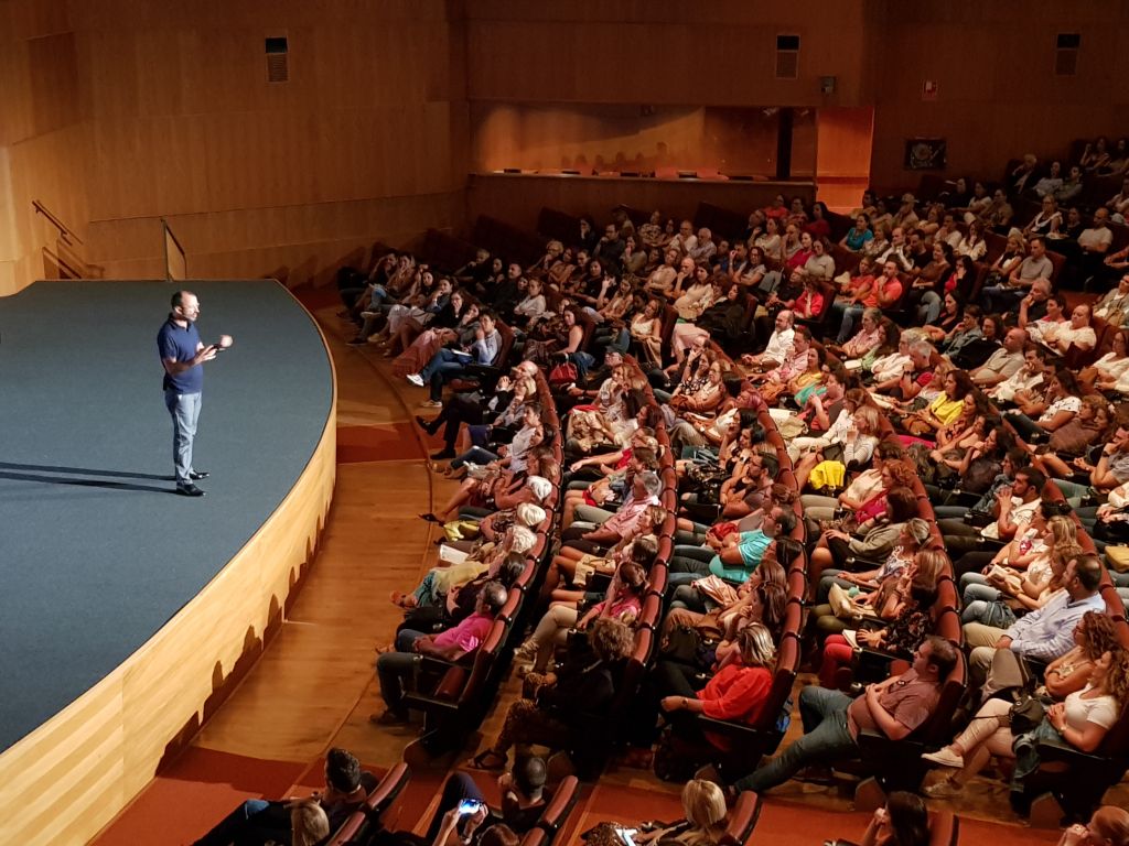 fertribandv5's tweet photo. #clasecontuits #1AFA @BlancCarmen @TeideHease La conferencia, información especializada a un grupo que escucha. https://t.co/dg4UeEO3Fa