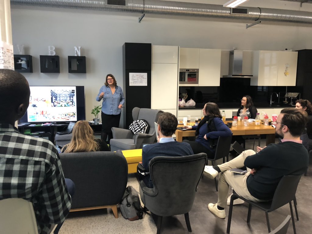 coworklib's tweet photo. Comment le collaboratif et les espaces de travail s’influencent mutuellement ? Par @HermanMiller à la  @Villa_BN @orange
“Plus on se rencontre physiquement, plus on a confiance, plus on travail facilement” via @pascalerichert2 
#psychologiecollaboratif #sociabilisation #qvt https://t.co/GehyB391KJ
