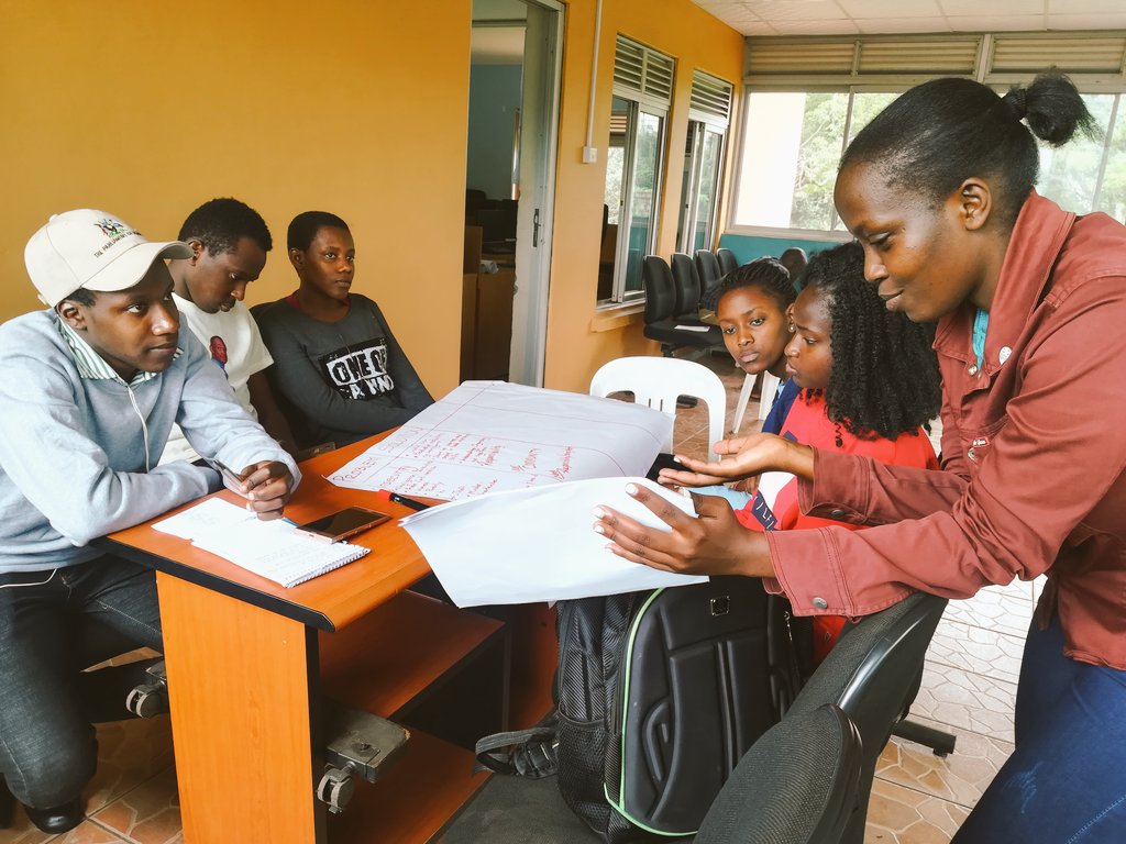 kisuuleronald's tweet photo. Amazing how these young people thinkโฅ๏ธ
This a session on Ideation by @Boundless_UG, they #Boundlesscorps20 are reflecting, connecting, collaborating as they create solution to problems they face in their own communities https://t.co/BCw7Nu1Or6