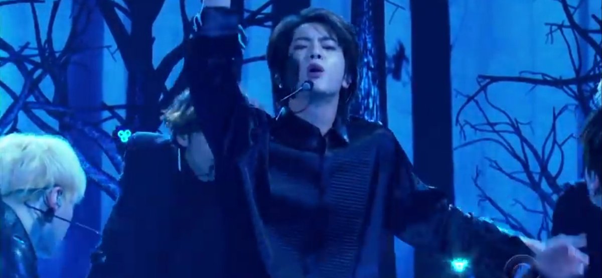 olivka0001's tweet photo. Омг, это просто прекрасно #BlackSwan #BTS https://t.co/KNUiST1eVd