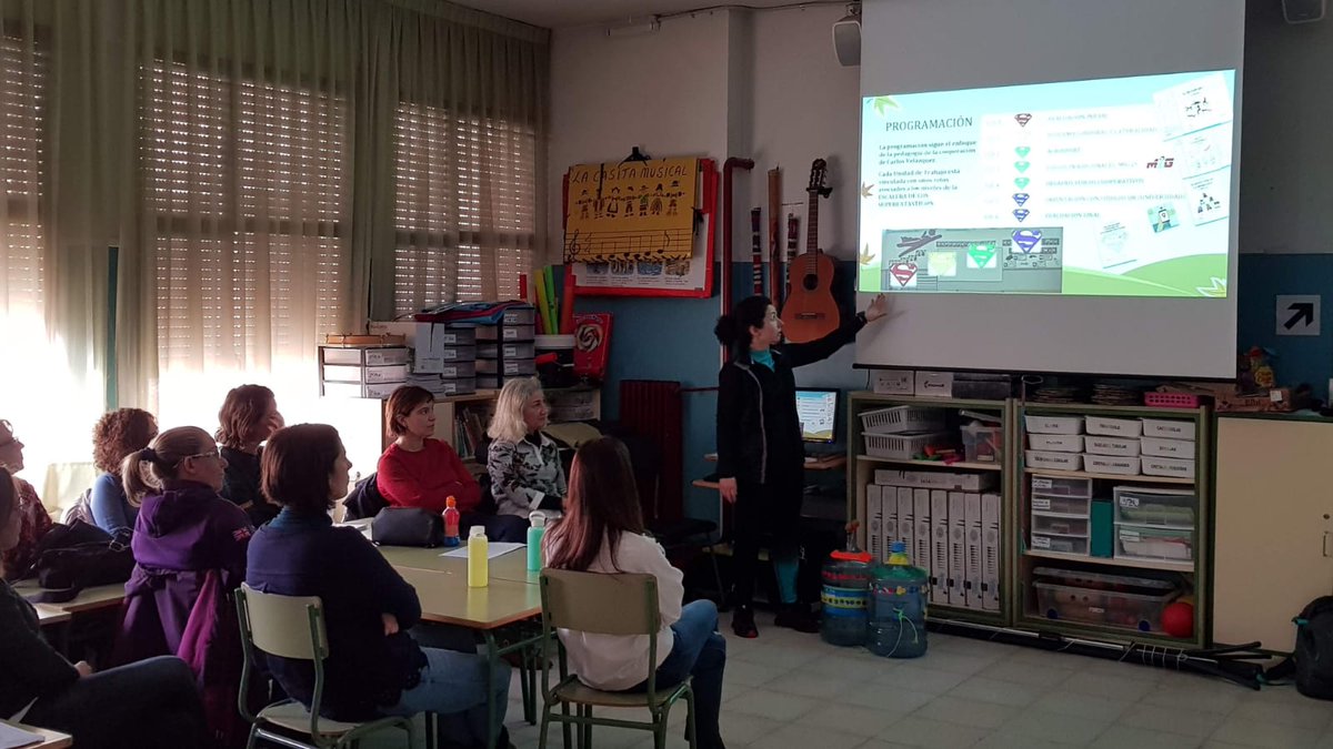 CeipFatas's tweet photo. @CeipFatas En nuestro curso de formación,  compartimos nuestras propias experiencias #coeducativas. Nos formamos en #Igualdad en nuestro propio MirayActúa interno. https://t.co/M9yJi0Vody