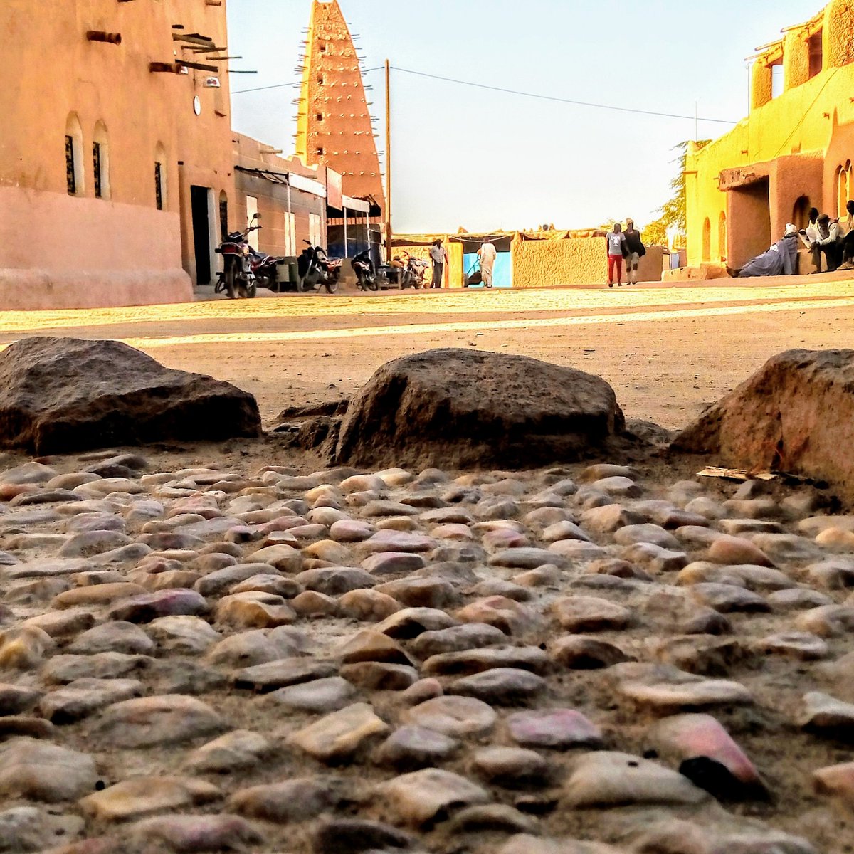 #Agadez ville exceptionnel du #Niger , a la fois Historiques et Touristique , la #Mosquee d 'Agadez est le symbole de la ville . #VisitNiger <a href="/Obianou/">Bianou Ousmane</a> #VisitAgadez , @ChehadiZou , <a href="/amin__Ne/">Amin - 🇳🇪</a> , <a href="/lafiamohamed/">Mohamed Hafissou Lafia</a> , <a href="/ambafr_au_niger/">La France au Niger</a> , <a href="/t0429n/">Tamimoudari Noma</a> , <a href="/FatiHassane/">Fati N'Zi-Hassane</a> , @DrDjamilaF , <a href="/AdalRHOUBEID/">Dr Adal ag Rhoubeid</a>