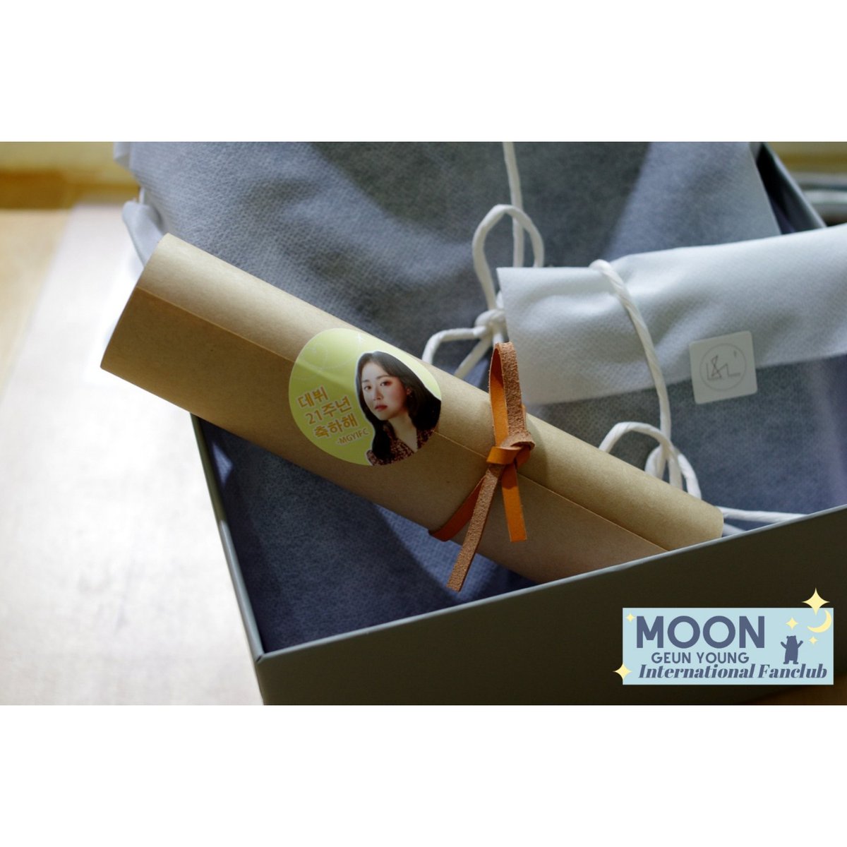 MGYIFC's tweet photo. The shop owner's wife is a big fan of Moons, so she made a lot of effort to wrap our gifts! ♥

Thank you for participating, International fans! 
We hope you would continue to support our future projects for Actress Moon Geun Young! 

#MoonGeunYoung #문근영 #21YearsWithMoons https://t.co/cja7Jaz4rt