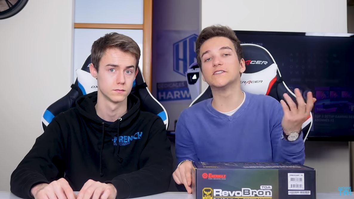 Enermax_FR's tweet photo. Dernière ligne droite pour les #soldes, c'est le moment ou jamais de vous refaire un #setup #gamer au top😎 On est très fiers de voir que @FRhardware a choisi notre #RevoBron #TUF #Gaming #Alliance pour leur dernier setup #badass. Venez le découvrir ici: https://t.co/mptqnC78tx https://t.co/Ykz4xXCLfV