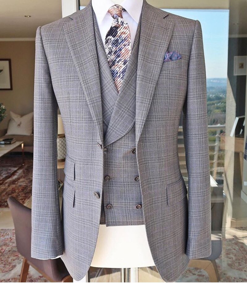 Pamba_KE's tweet photo. Perfect time to boss up. Our suits are elegantly stitched with the price ranging from 8k-15k depending on type of fabric you prefer and the design you choose. We are locared in Nairobi,Luthuli Avenue Textile Centre, or call us to where you are via 0704138324. #PambaKE https://t.co/z6rAfNKQ23