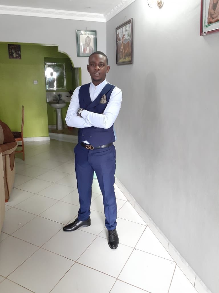 Pamba_KE's tweet photo. Perfect time to boss up. Our suits are elegantly stitched with the price ranging from 8k-15k depending on type of fabric you prefer and the design you choose. We are locared in Nairobi,Luthuli Avenue Textile Centre, or call us to where you are via 0704138324. #PambaKE https://t.co/z6rAfNKQ23