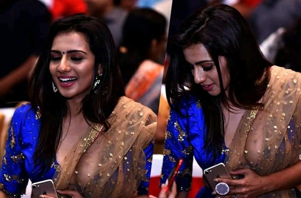 അഞ്ചു നിർമാതാക്കൾ മാറി മാറി ഉപയോഗിക്കുമെന്ന്” ! കാലിൽ ചെരിപ്പുണ്ടെന്ന് ശ്രുതിഹരിഹരൻ അഞ്ചു നിർമാതാക്കൾ മാറി മാറി ഉപയോഗിക്കുമെന്ന്, കാലിൽ ചെരിപ്പുണ്ടെന്ന് ശ്രുതിഹരിഹരൻ