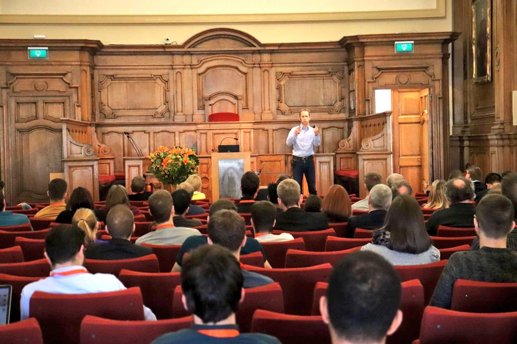 DIATECH2020's tweet image. Last invited talk of #DIATECH2020 - we are graciously join by Prof. Maarten Merkx from @TUeindhoven .
Homogenous bioassays is the theme, powered by #bioluminescence 
#diagnostics