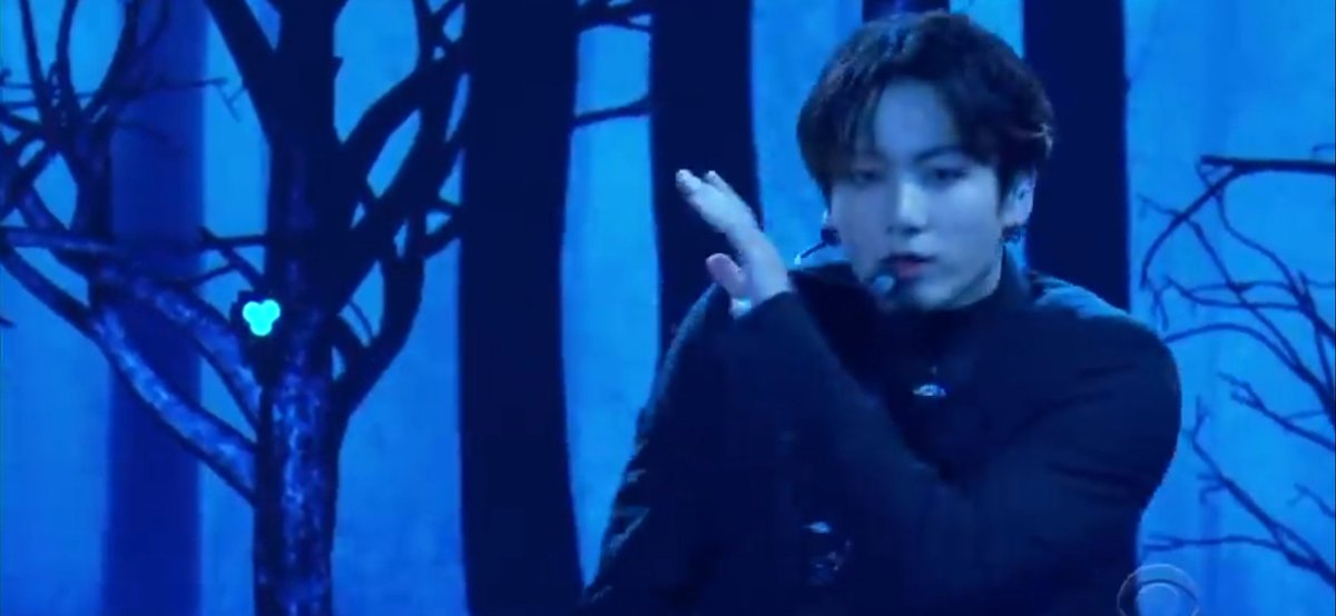 olivka0001's tweet photo. Это серьезно самая классная команда в мире #BlackSwanLive #방탄소년단 #BTSARMY https://t.co/AOHuTMgAln