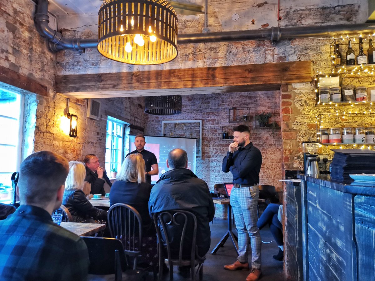 MarketingDerby's tweet photo. The collaboration between @FrogsparkStudio and @derbyphotos filled up the room this morning at 'Grow through digital #4' πΈ #letsavit #frogit
Thanks for the amazing insights into the ever-changing world of #digitalmarketing, #media & #videography https://t.co/nsx6kMsoc5