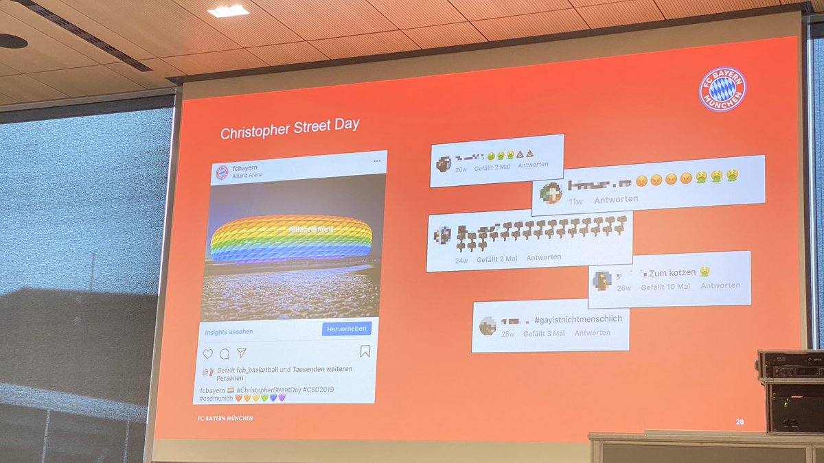 fcblogin's tweet photo. Mennerich: โGlaube nicht der Blase.โ
Riesenproteste nach Regenbogen-Arena zu #CSD2019. Aushalten. Danach hat Kalle Haltung auf FCBJH wiederholt.
#Spobis20 https://t.co/tDTJnE5wTO