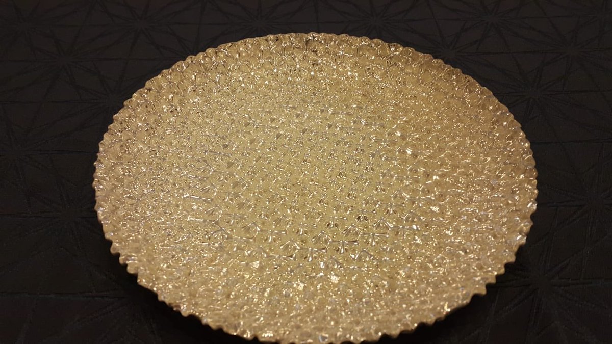 21 cm  Cam üzerine gümüş kaplama, el yapımı düz tabak. İster Dekoratif, ister yemek tabağı olarak kullanabilirsiniz. 
bugaart.com
#homedesign #collection #koleksiyon #camsanatibitmesin 🌕Ürün fiyat bilgisi ve Siparişleriniz için bize Whats App numaramızdan ulaşınız