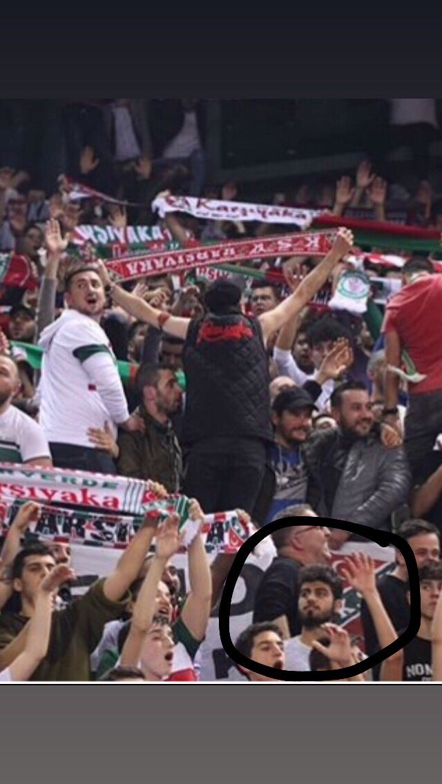 meburkico's tweet photo. Amk herkes kendini kaptırmış tezahürat yapıyor bide bana bak dünya sikimde değil KDKSJAAJSJJAAJ https://t.co/vmi0GHlczm