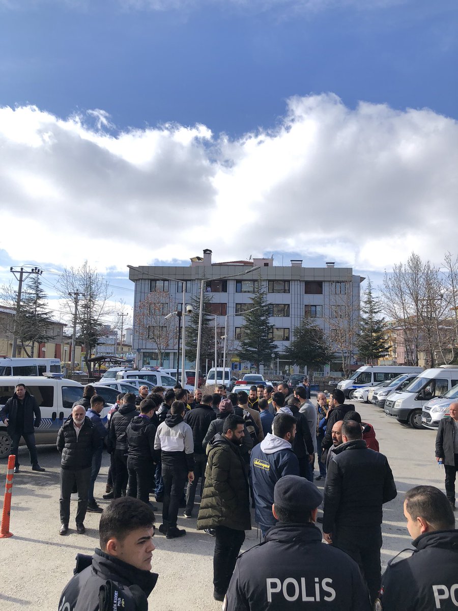 aykutturkozz's tweet photo. Bir kez daha adalet kadın ismi olarak kaldı.Mahkemeye gelmeyen KATİLE tutuksuz yargılamaya devam dendi.İnancımızı yitirmeyelim dedik ama görünen köy kılavuz istemiyor.Annelerin feryatları sizin yakanızda
Bizleri yalnız bırakmayan Afyok Grubuna teşekkürler
#ErenVeMertİcinAdalet https://t.co/dfFhvk884P
