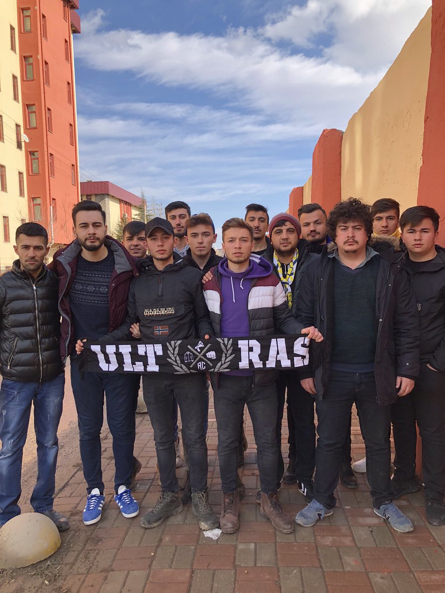 aykutturkozz's tweet photo. Bir kez daha adalet kadın ismi olarak kaldı.Mahkemeye gelmeyen KATİLE tutuksuz yargılamaya devam dendi.İnancımızı yitirmeyelim dedik ama görünen köy kılavuz istemiyor.Annelerin feryatları sizin yakanızda
Bizleri yalnız bırakmayan Afyok Grubuna teşekkürler
#ErenVeMertİcinAdalet https://t.co/dfFhvk884P