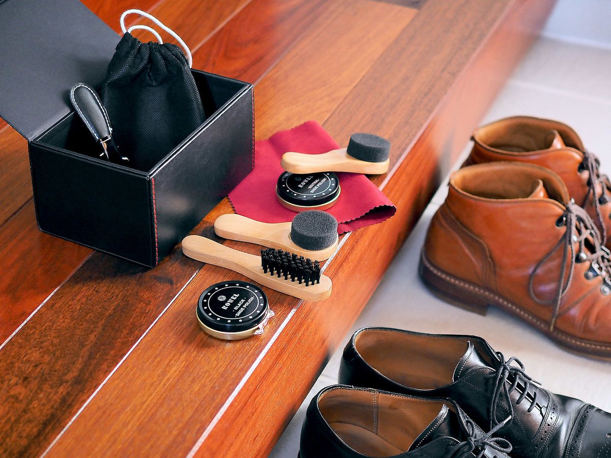 2 U トゥーユー オシャレは足元から 靴磨き道具を収納したシューケアセット ビジネスや普段着に革靴を愛用しているお父さんへのバレンタイン また 成人になり大人への第一歩を踏み出す息子さんへのバレンタインギフトにもオススメ T Co