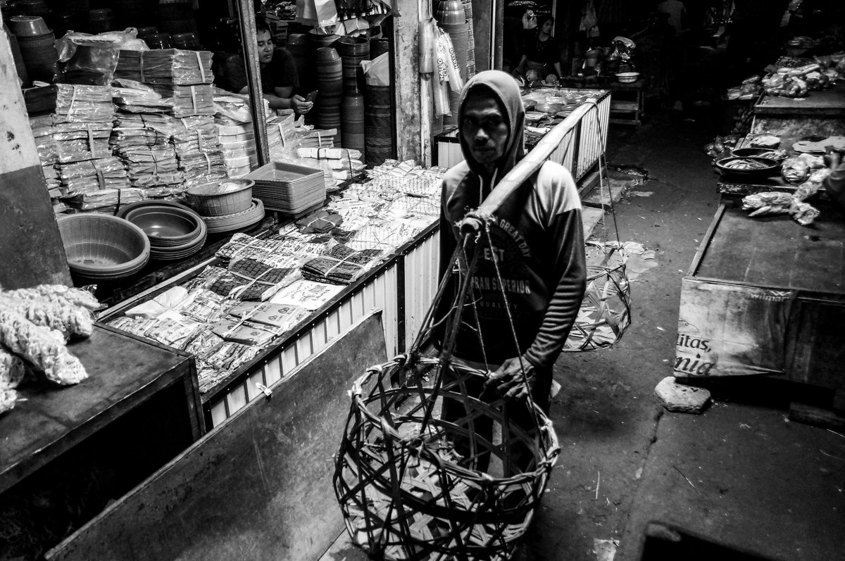 eri666y's tweet photo. Masar neng #bojonegoro karepe sih golek photo #humaninterest, lha lagi belajar, dadi ben koyo #photographer tenanan sing terkenal neng #indonesia ngono kae. https://t.co/TIJ7XjE4tr