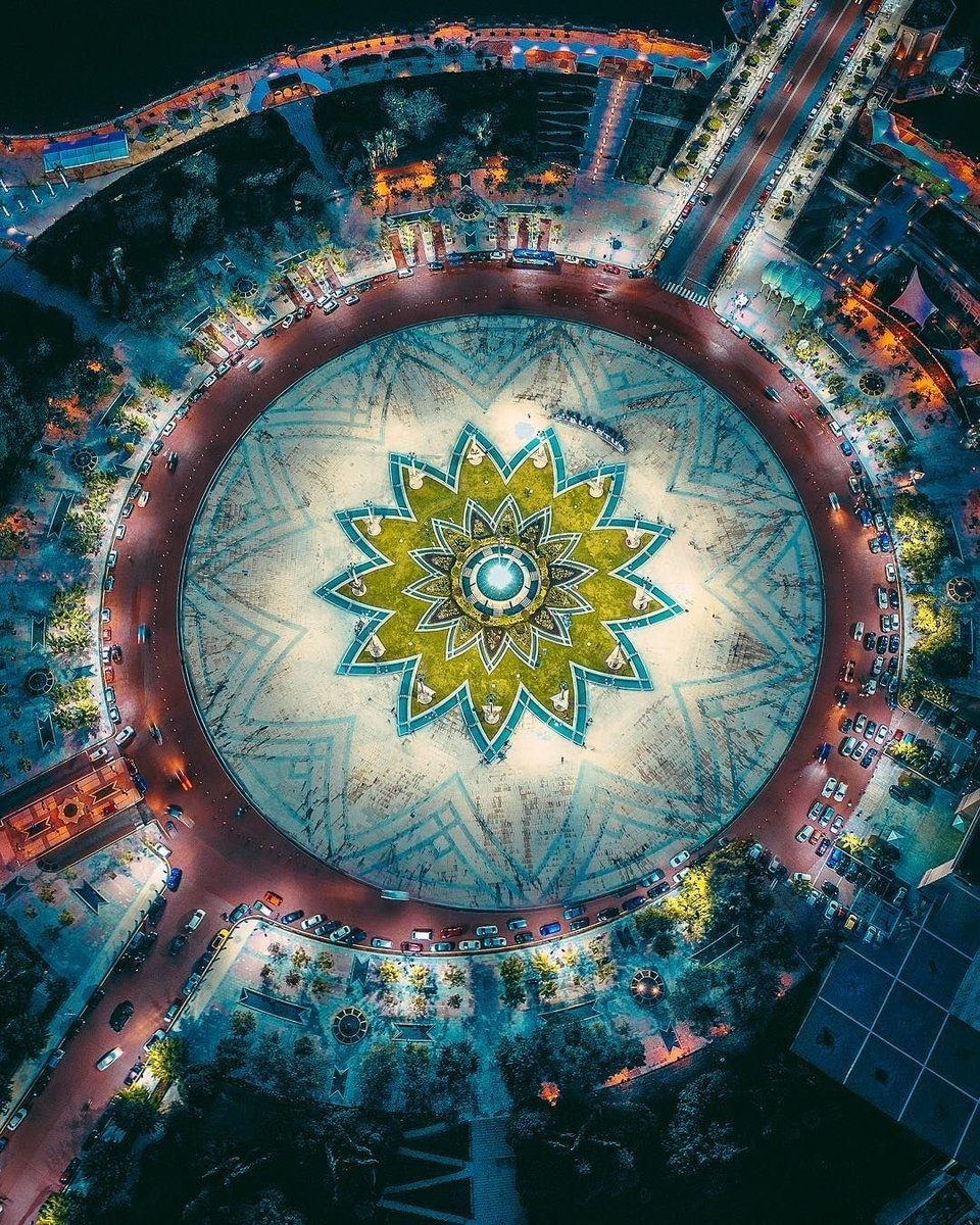 tourplusapp's tweet photo. Did you know ?
The biggest roundabout in the world is located at Putrajaya in Malaysia. It is 2.2 miles(3.5 km) in diameter.
📷 : instagram @missgrandeurshop
#tourplus #travel #putrajaya #facts #kualalumpur #promotion #sales #tourism #visitmalaysia #festive #celebration https://t.co/7os9E5DVeD