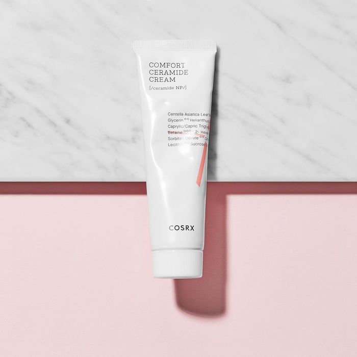 Stylo_Indonesia's tweet photo. 4. Ceramide
Fungsi ceramide adalah untuk menjaga level kelembapan pada kulit agar tidak menjadi kering dan iritasi. Menggunakan produk dengan kandungan ceramide sebagai anti-aging bisa membantu kulit tampak lebih lembab, sehat, dan tentunya awet muda. https://t.co/7xYb6RhNkD