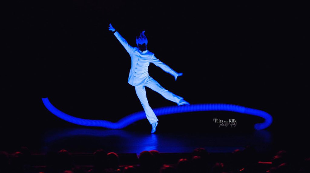 Zondag was het een magische dag bij <a href="/DutchMagicBV/">Dutch Magic BV</a> 
20 jaar bestaan ze en heel wat talent komt daar vandaan 
Wat een mooie dag hier een paar fotos van de show <a href="/mikidark_/">Miki Dark</a> <a href="/SabinevanDiemen/">Sabine van Diemen</a> <a href="/IamNikonNL/">Iamnikonnl</a> <a href="/NikonProEurope/">Nikon Pro</a> 
#magic #dutchmagic #verwondering #illusionisten