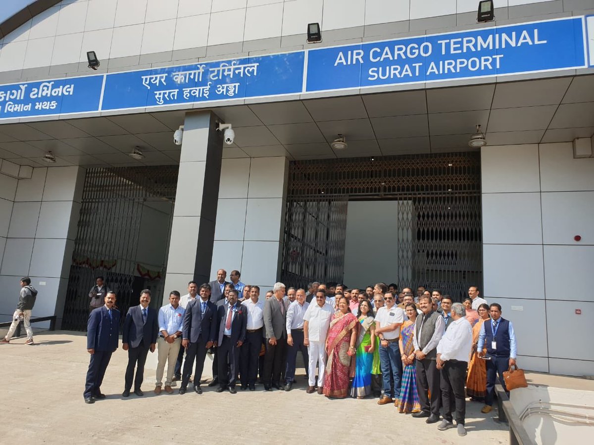 DevelopedSurat's tweet photo. #Cargo_Terminal
is started @ #International_Surat_Airport
@flyspicejet is planning to start service on #15thFeb
આપણા #ઇન્ટરનેશનલ_સૂરત_એરપોર્ટ પર #કાર્ગો_ટર્મિનલ #શરુ_થઇ_ગયું
#Sandeshnews #yes_icc
@aaistvairport @AAICLAS_in @AAI_Official @airindiain @PMOIndia @vijayrupanibjp ji https://t.co/yED3CplBWO