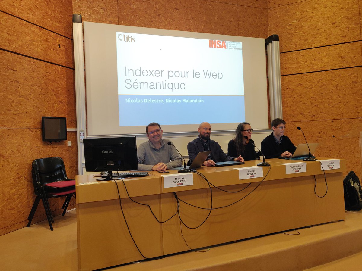 ASI_INSARouen's tweet photo. Conférence sur l'architecture de l'information avec Nicolas Delestre en speaker #archinforouen #insarouen #asi https://t.co/GR4ezFHllK