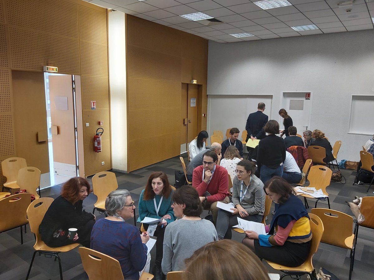 CollompR's tweet photo. Atelier #simulation @SFPCOfficiel #SFPC20 #jeux de rôle #entretienpharmaceutique modèle @SFPCOfficiel @AgenceDPC https://t.co/alICEq8GyD