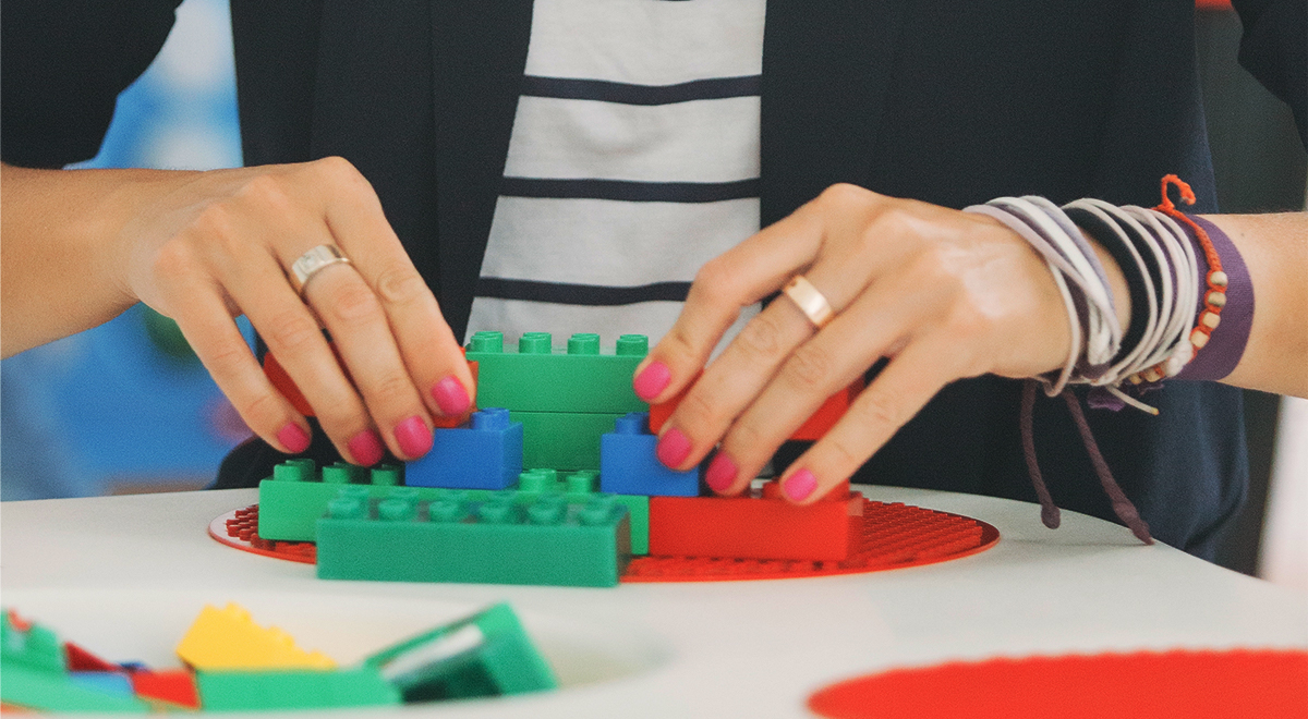 Jetzt noch einfacher 💥 Melden Sie sich zum Grundlagenwebinar  LEGO® Serious Play® – Ergebnisse statt Spielerei an und nehmen Sie an einem der zahlreichen Termine teil. hubs.ly/H0mKCTv0
#legoseriousplay #lsp #webinar