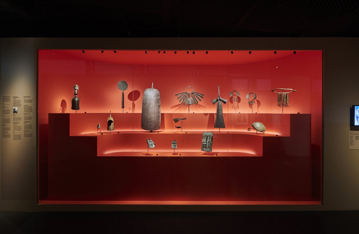 quaibranly's tweet photo. #LeSaviezVous : L'exposition "#FrapperLeFer - L’art des forgerons africains" dévoile, à travers près de 230 œuvres exceptionnelles, la technicité complexe et riche de l'une des traditions de fer forgé les + sophistiquées au monde.
Préparer votre visite 👉 https://t.co/2vPmCrVcjd https://t.co/BPKoV4YfW9