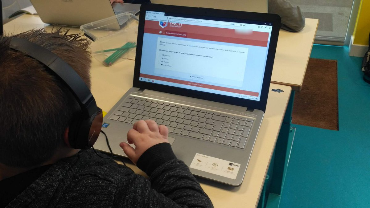 CPC_NUM_HG13's tweet photo. Utilisation de la plateforme @Tacit_Rennes_2  dans une classe de CE1 à Labarthe-Rivière, circonscription de St Gaudens (31). Entraînement avec le module "Vocabulaire" sur ordinateur. Aide audio pour les élèves en difficulté sur la lecture. #ateliers_tournants #lexique https://t.co/dbZdArvtDE