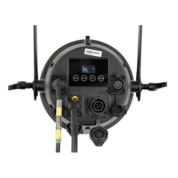 ASLELECTRONIC's tweet photo. Die fortlaufende Weiterentwicklung der Showtec Spectral Serie hat nun den Spectral Revo 6 hervorgebracht. Dieser Outdoor-Scheinwerfer mit der Schutzart IP-65 ist mit einer einzigen neu designten Linse ausgestattet, die einen sehr schönen einheitlichen Strahl erzeugt. #Showtec https://t.co/WmlnatMf3P