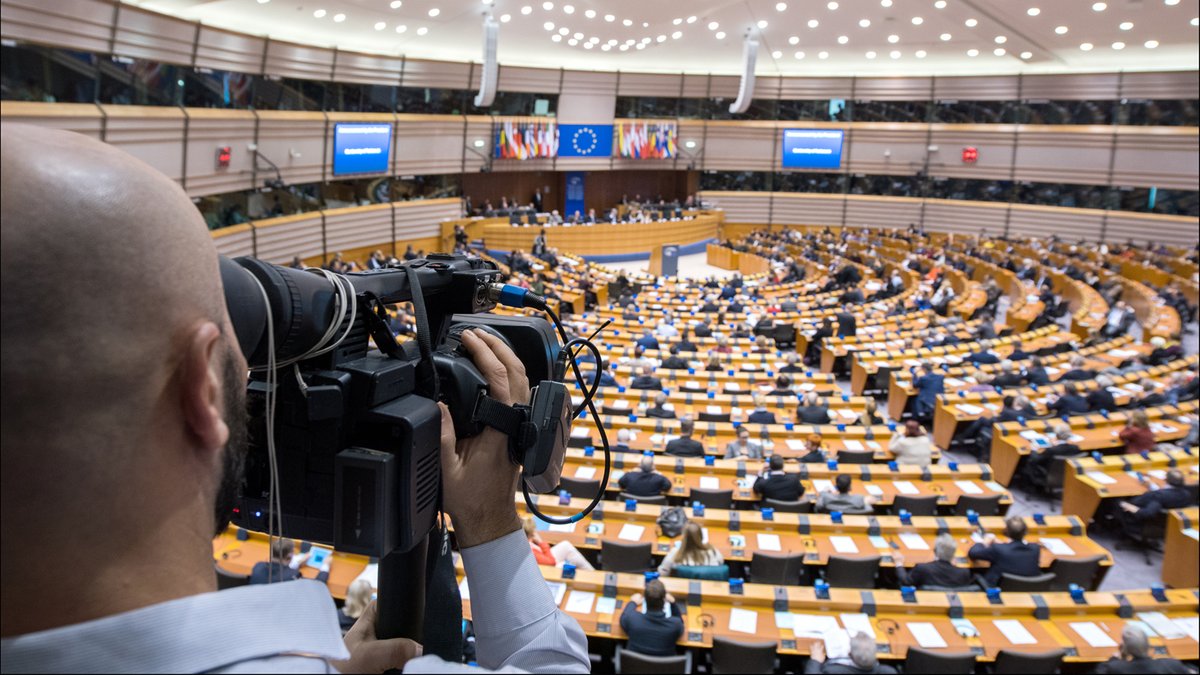 #Brexit: Die Abgeordneten stimmen heute um 18 Uhr über das Abkommen zum Austritt des Vereinigten Königreichs aus der EU ab. Vor der Abstimmung ist eine Debatte angesetzt (Beginn um ca. 16:15 Uhr). 

Weitere Infos @ eptwitter.eu/qnrV