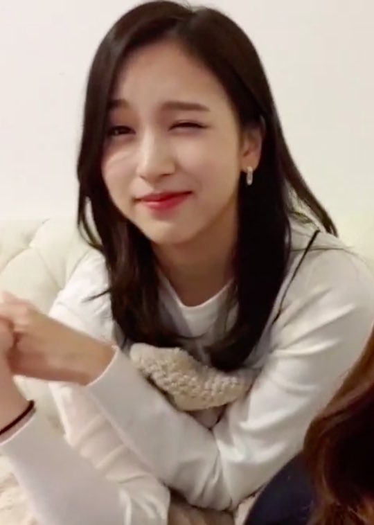 mesmerizingmina's tweet image. Who does it better?