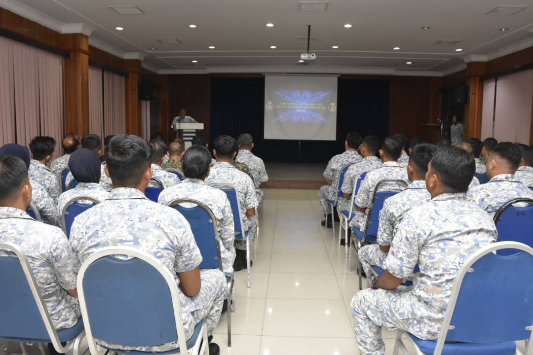kdptldm's tweet photo. Read English To Advance Development (READ) Workshop officiated by Assistant Chief of Staff Human Resources
#TowardsbetterEnglishproficiency
#Beproudtomakehistory
#KDPExcellentCentre
@tldm_rasmi
@MPPL_TLDM
@reza_azeranil63
@imtkhalid
@jamaludinsairi https://t.co/2MoDgplnaV